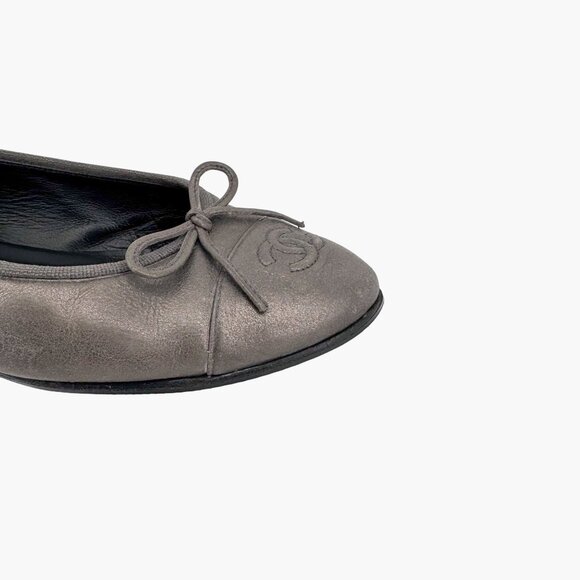 Chanel CC Cap Toe Ballet Flats Grey Silver Leather Size 38 US 7–7.5 Women - Picture 8 of 15